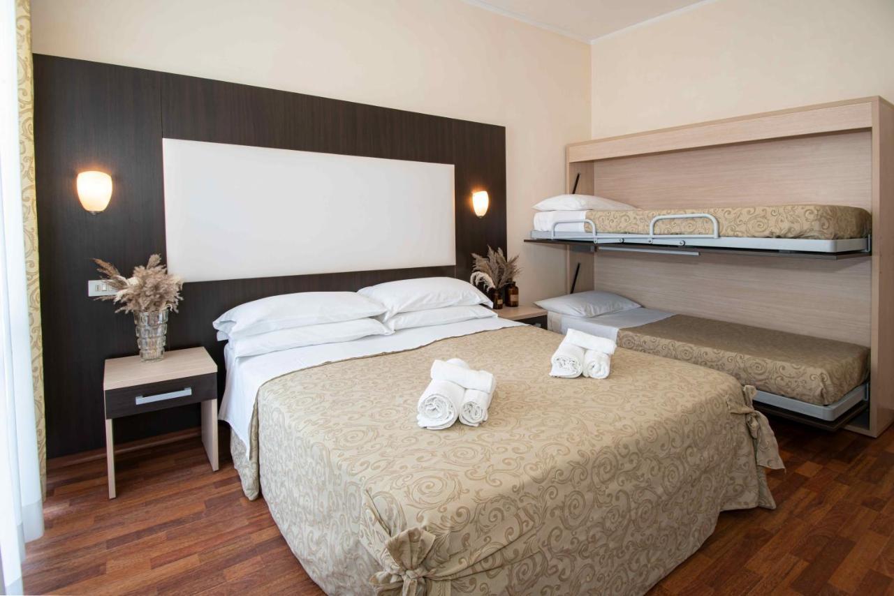 Hotel Baby B&B Milano Marittima Exterior foto
